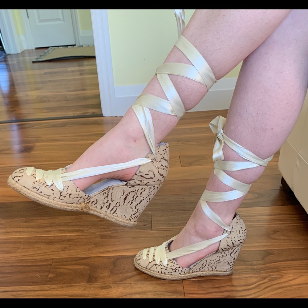 Snake print leather tie-up wedges shiny creamy satin ribbon high tie-up US 10